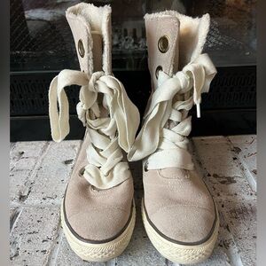Women's Lace-Up Boots